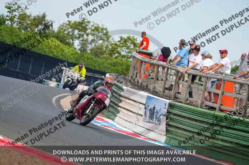 Vintage motorcycle club;eventdigitalimages;mallory park;mallory park trackday photographs;no limits trackdays;peter wileman photography;trackday digital images;trackday photos;vmcc festival 1000 bikes photographs